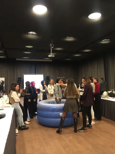 Op. Dr. Yusuf Olgaç Suda Doğum Eğitimi verdi.