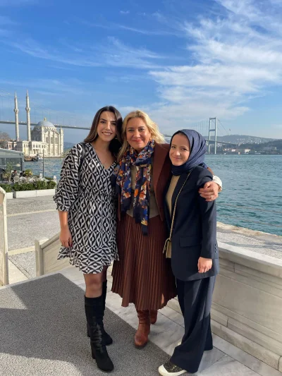 Op. Dr. Yusuf Olgaç Suda Doğum Eğitimi verdi.