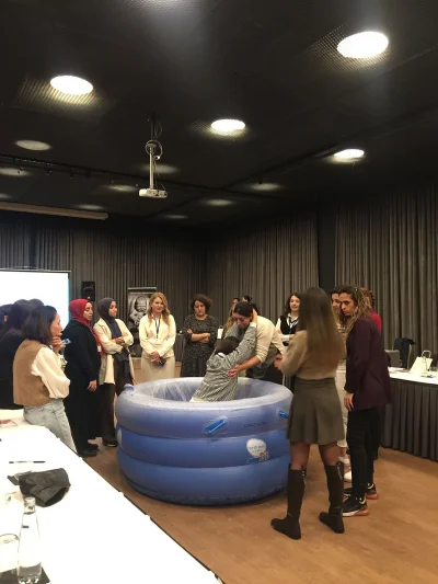 Op. Dr. Yusuf Olgaç Suda Doğum Eğitimi verdi.